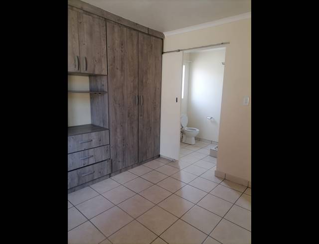 3 BEDROOM HOUSE FOR SALE IN SERALENG